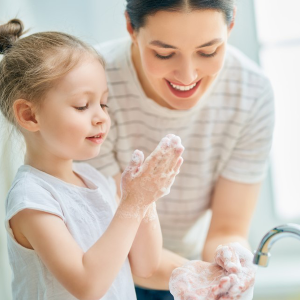 mother_and_child_wash_hand